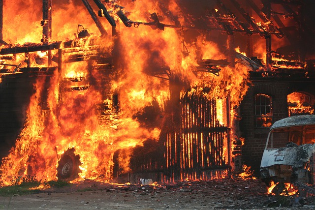 hořící dům